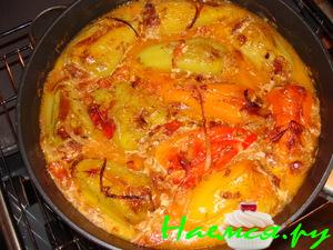 Перцы фаршированные в сливочно-грибной подливке Перцы фаршированные в сливочно-грибной подливке