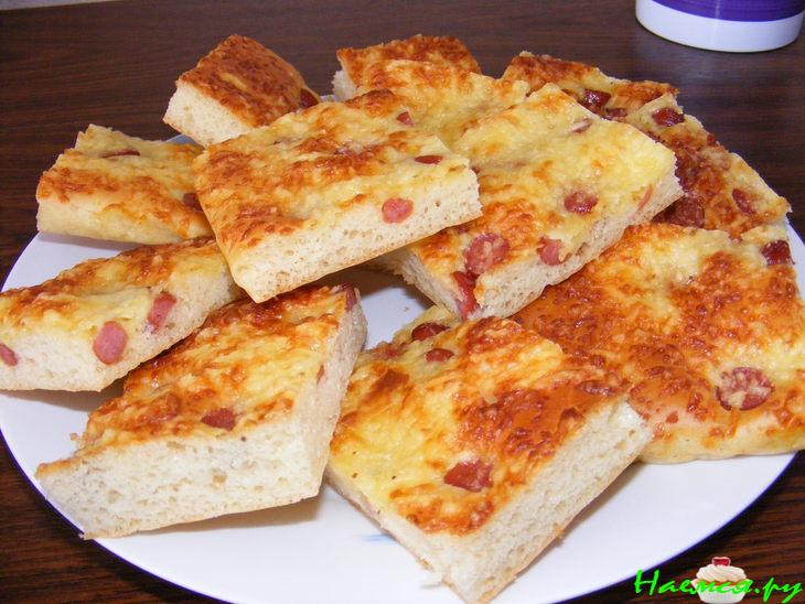 Пирог с колбаской