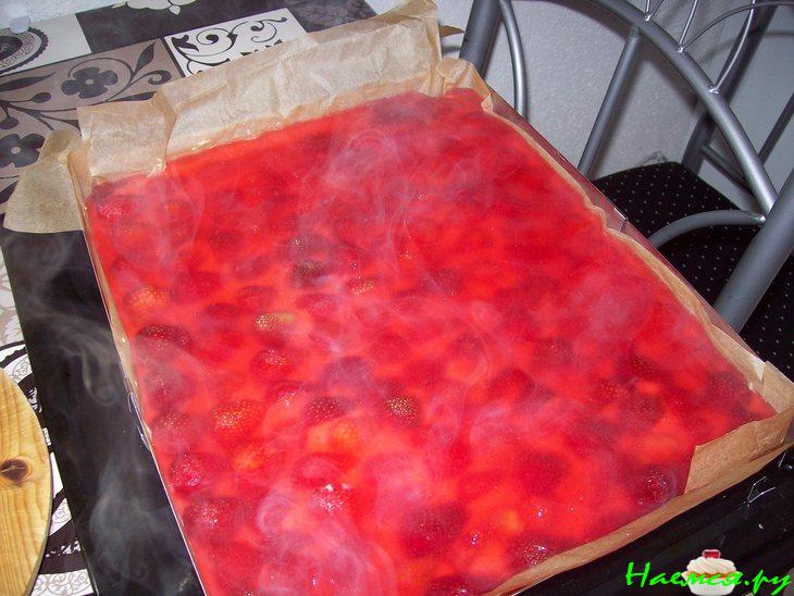 Пирог с ревенем и клубникой Пирог с ревенем и клубникой