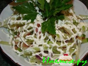 Салат с редькой и беконом