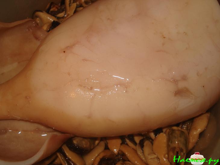 Мидии и кальмары копченые