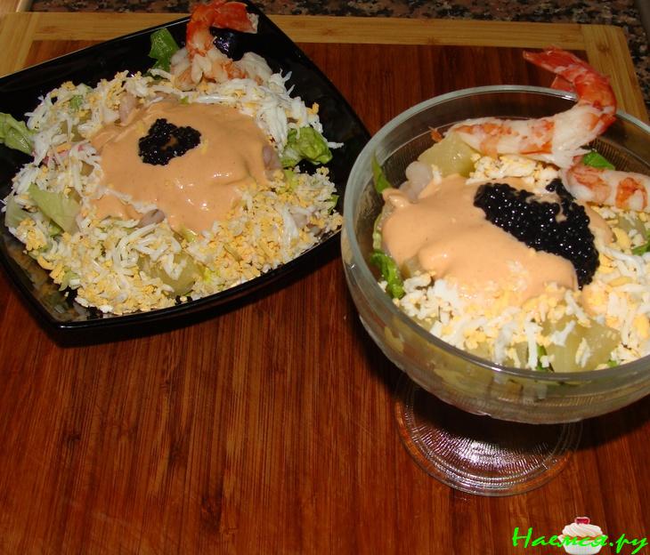 Коктейль с креветками, черной икрой и ананасом Коктейль с креветками, черной икрой и ананасом