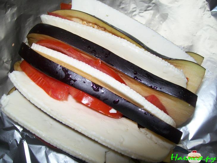 Баклажаны, запеченные с брынзой