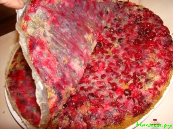 Клюквенный пирог с грецкими орехами