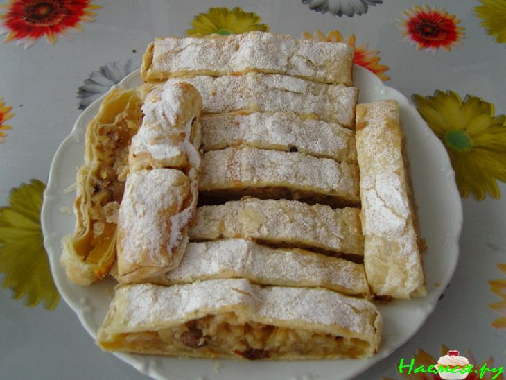 Слоенка с яблоками, изюмом и пудингом Слоенка с яблоками, изюмом и пудингом