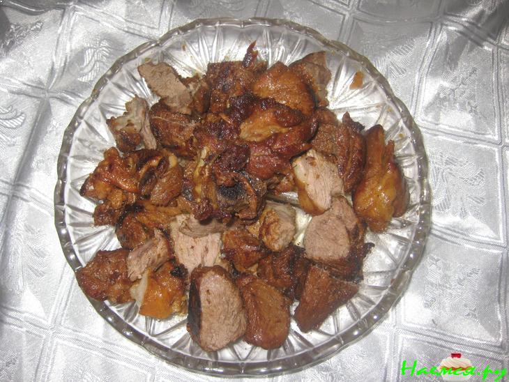 Плов шафрановый с бараниной, нутом, изюмом, барбарисом и зирой Плов шафрановый с бараниной, нутом, изюмом, барбарисом и зирой