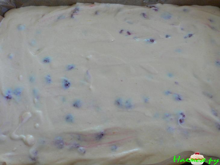 Творожный пирог (с малиной и манкой)