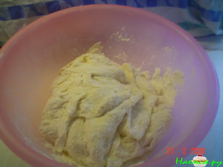 Пирожки творожные с квашеной капустой