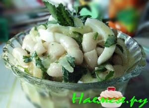 Фасолевый салатик с консервированной форелью