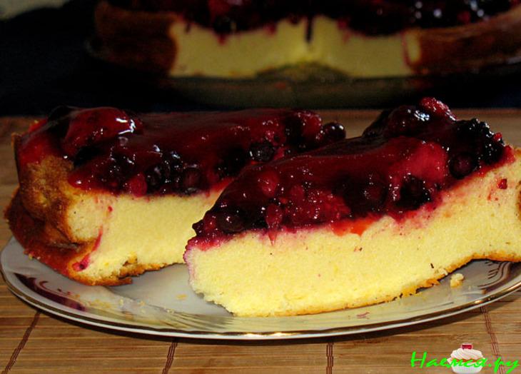 Творожный пирог с красными ягодами Творожный пирог с красными ягодами