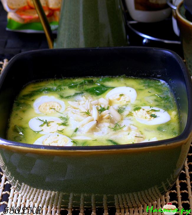 Холодный шпинатный суп с миндалем и перепелиными яйцами Холодный шпинатный суп с миндалем и перепелиными яйцами