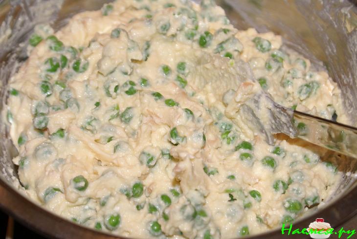 Мини-запеканки с зелёным горошком и сыром