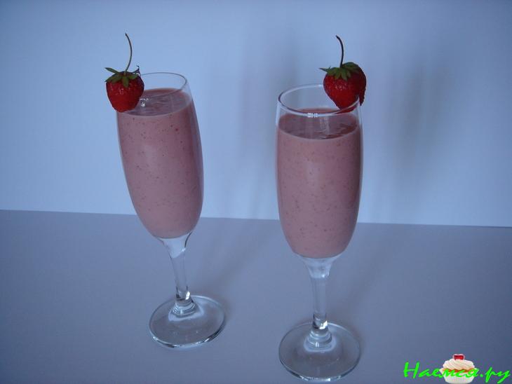 Коктейль клубничный