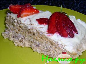 Слоеный десерт с белой глазурью Слоеный десерт с белой глазурью