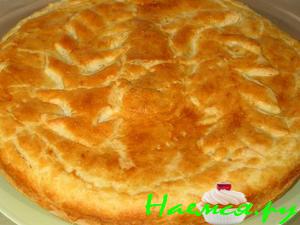 Пирог с красной рыбой и рисом