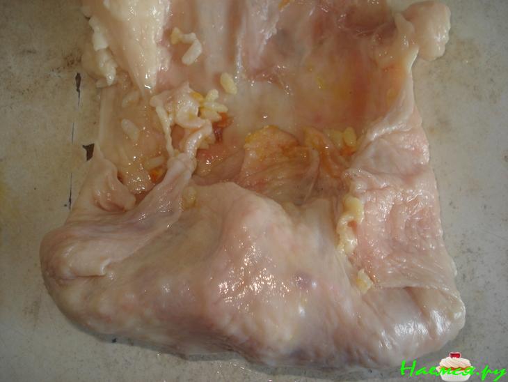 Голубцы в куриных шкурках на овощной подушке