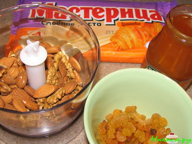 Ореховый рулет с изюмом и абрикосовым ждемом