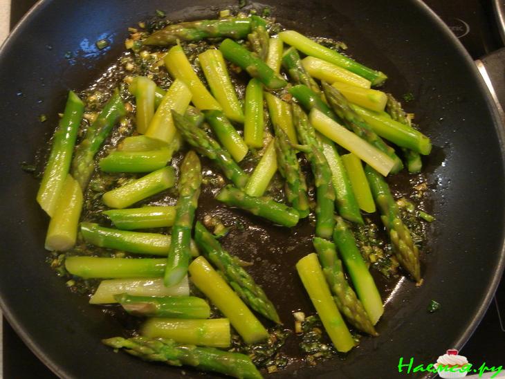 Морские гребешки со спаржей Морские гребешки со спаржей