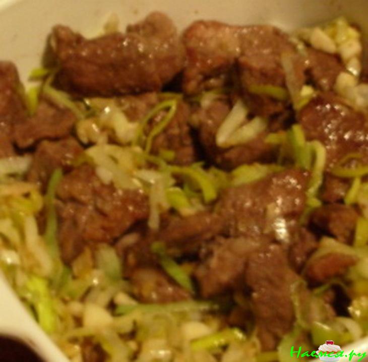 Баранина с фасолью и пореем