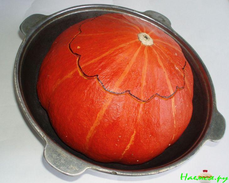 Тыква запеченная, фаршированная овощами и мясом