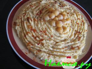 Паштет из нута с печеным чесноком