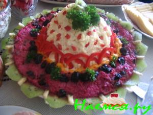 Салат "Шапка Мономаха" с черносливом