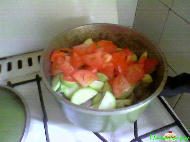 Свинина с овощами ароматная