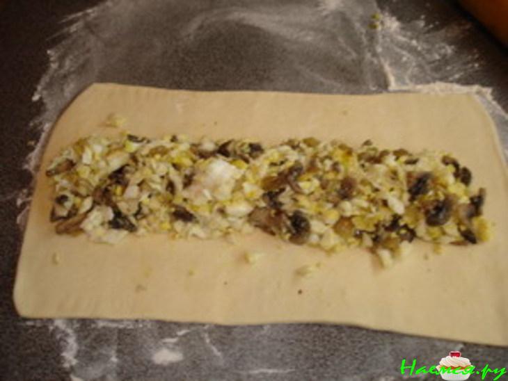 Пирог из слоёного теста "Улитка"