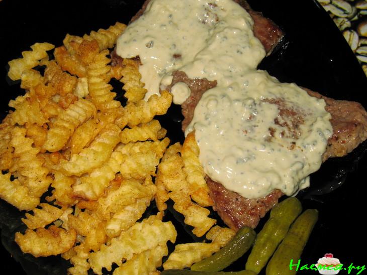 Стейки с соусом "Рокфор" Стейки с соусом "Рокфор"