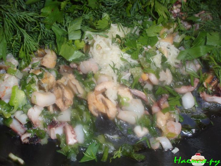 Морской коктейль с пармезаном