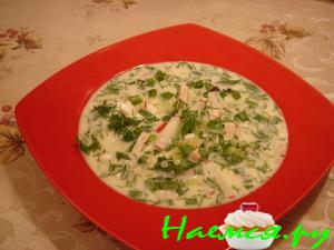 Окрошка на кефире с курицей и шпинатом