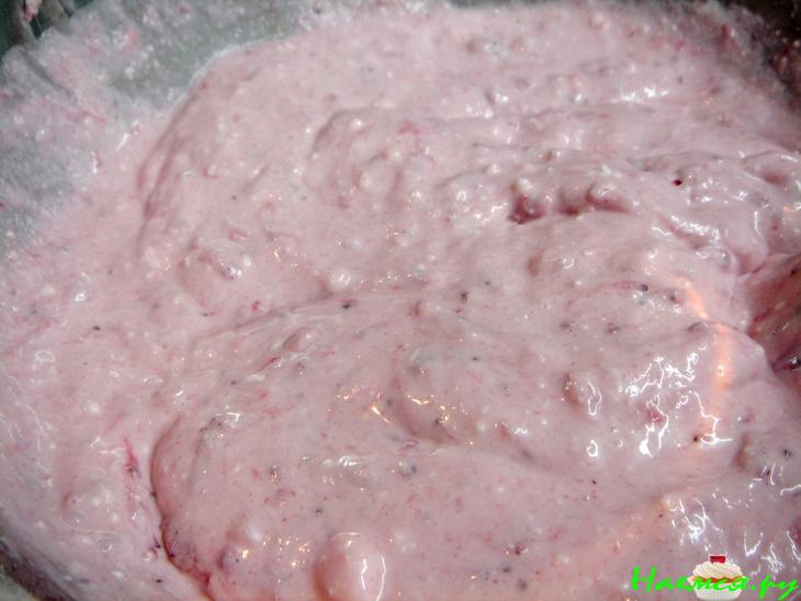 Творожно-клубничный блинный торт