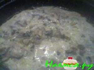 Грибной соус со сметаной и зеленью Грибной соус со сметаной и зеленью