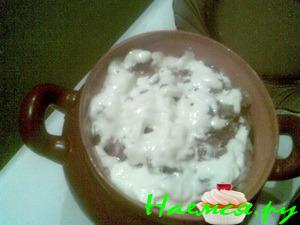 Горшочек с мясом и изюмом