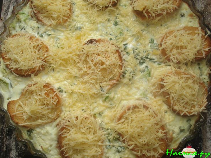 Летний тарт из кабачков с чесночными гренками