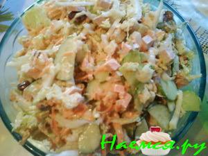 Салат с пекинской капустой и сухариками