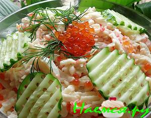 Праздничный салат с кальмарами и креветками