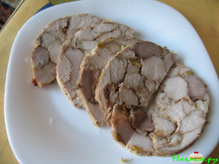 Мясо прессованное с наполнителями в ветчиннице