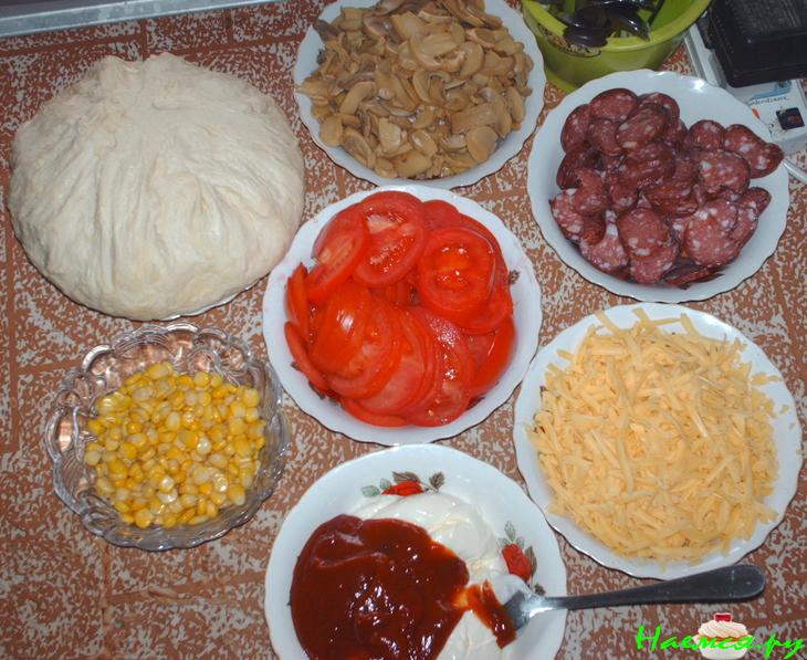 Пицца с колбаской