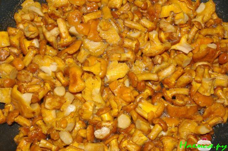 Курочка с лисичками