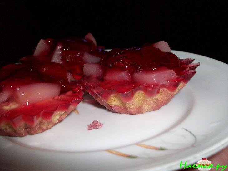 Корзиночки с маринованной грушей с желе