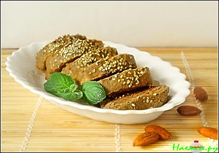 Паштет из куриной печени с миндалем Паштет из куриной печени с миндалем