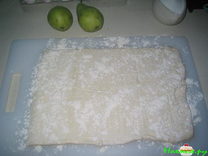 Трубочки их слоеного теста с кремом