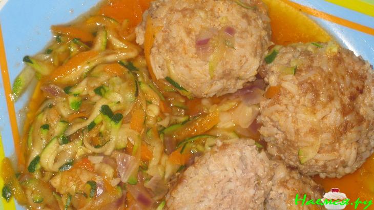 Тефтельки в овощном соусе