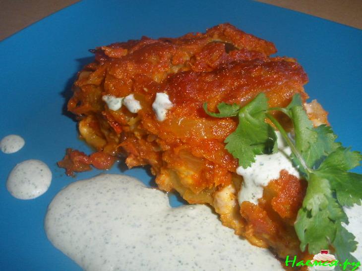 Запеченное карри из баклажанов с соусом из сметаны и кориандра Запеченное карри из баклажанов с соусом из сметаны и кориандра