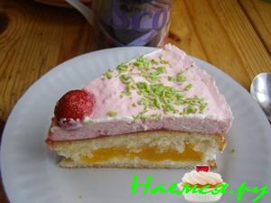 Персиково-клубничный торт