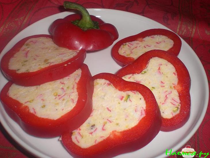 Фаршированный болгарский перец сыром и крабовыми палочками