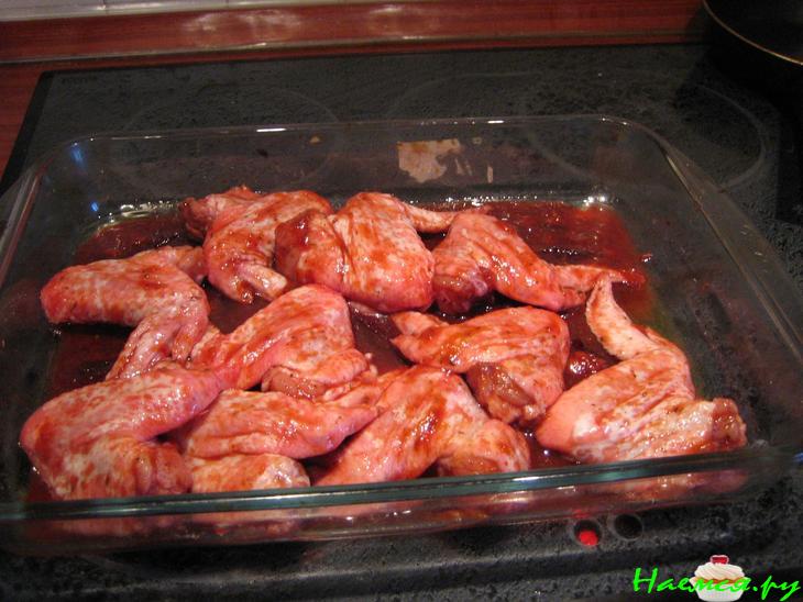 Куриные крылышки в сливовом соусе