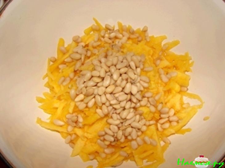 Салат из тыквы с орешками и мёдом