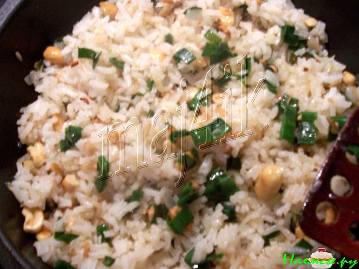 Нежный рис с орешками кешью